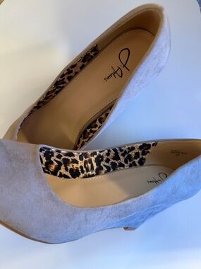 Daphne Women's Taupe Suede Low Heel Pumps